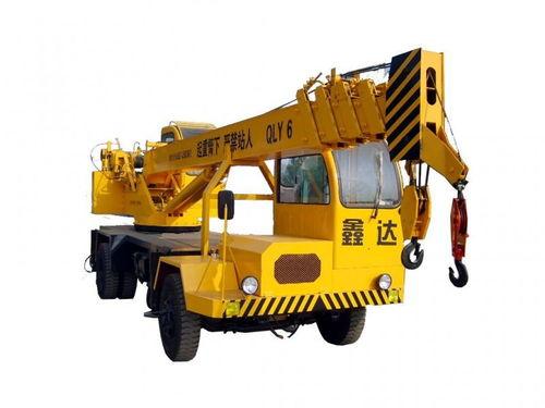 国产吊车吊重比拼图片视频,视觉盛宴见证实力较量